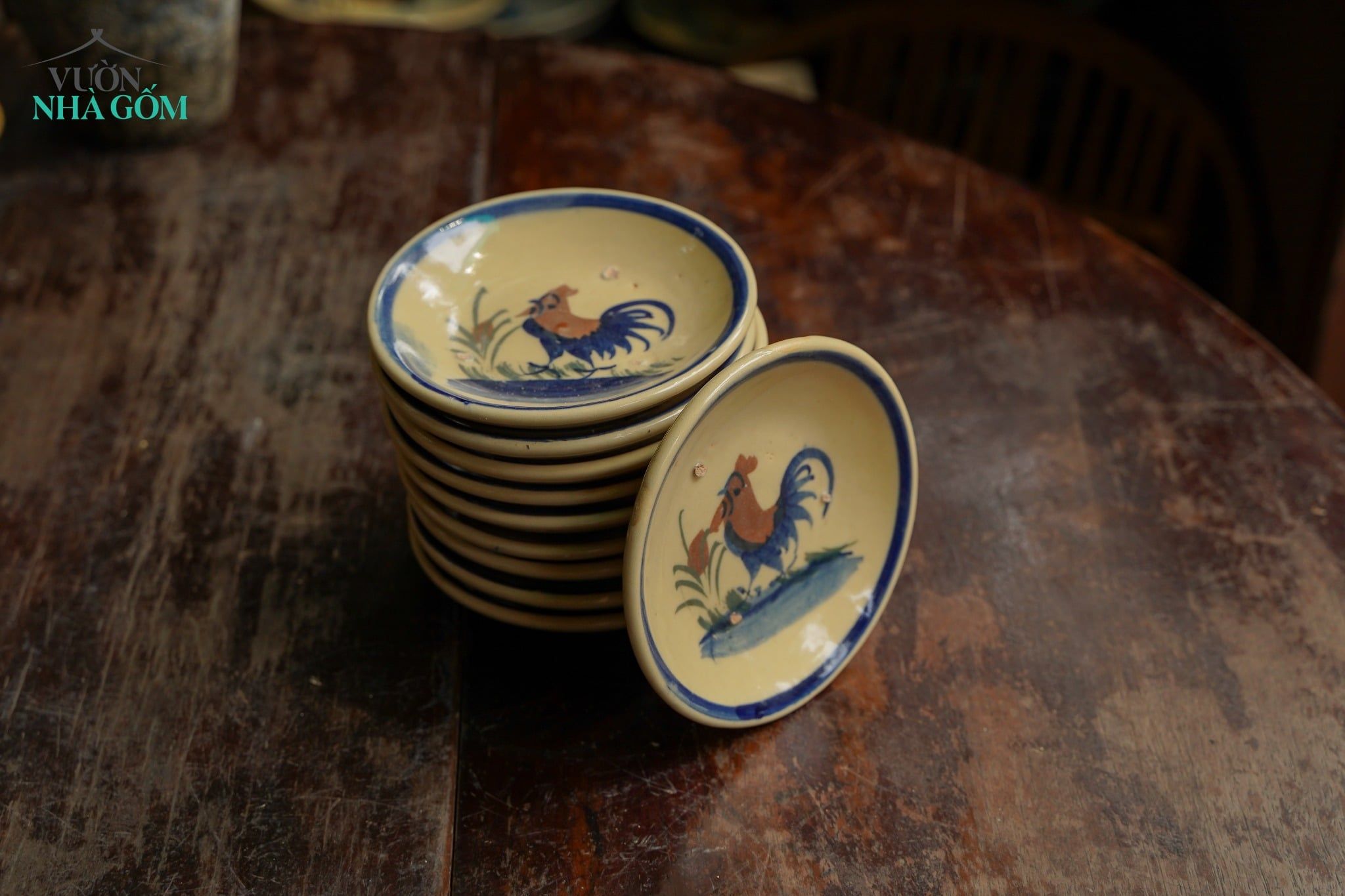  CBLT, Dĩa Đựng Nước Chấm Vẽ Gà - Chén Bát Lái Thiêu - Rộng 13cm x Cao 2,5cm. 
