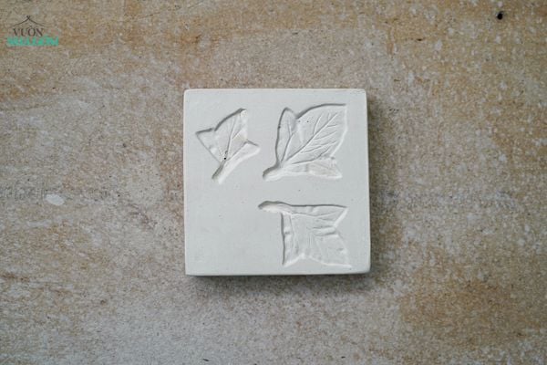  Khuôn in lá 3 nhánh 12cm (Cái) 