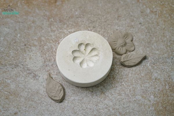  Khuôn in cỏ 4 lá (Cái) 