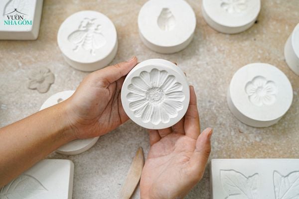  Khuôn in hoa cúc đại (Cái) 