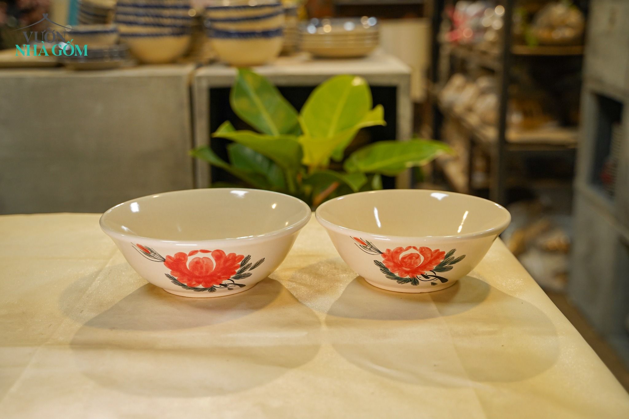  Tô Gốm Vẽ Tay Bông Đỏ – Vườn Nhà Gốm – Dùng Ăn Phở, Canh – Size 20cm / 21cm. 