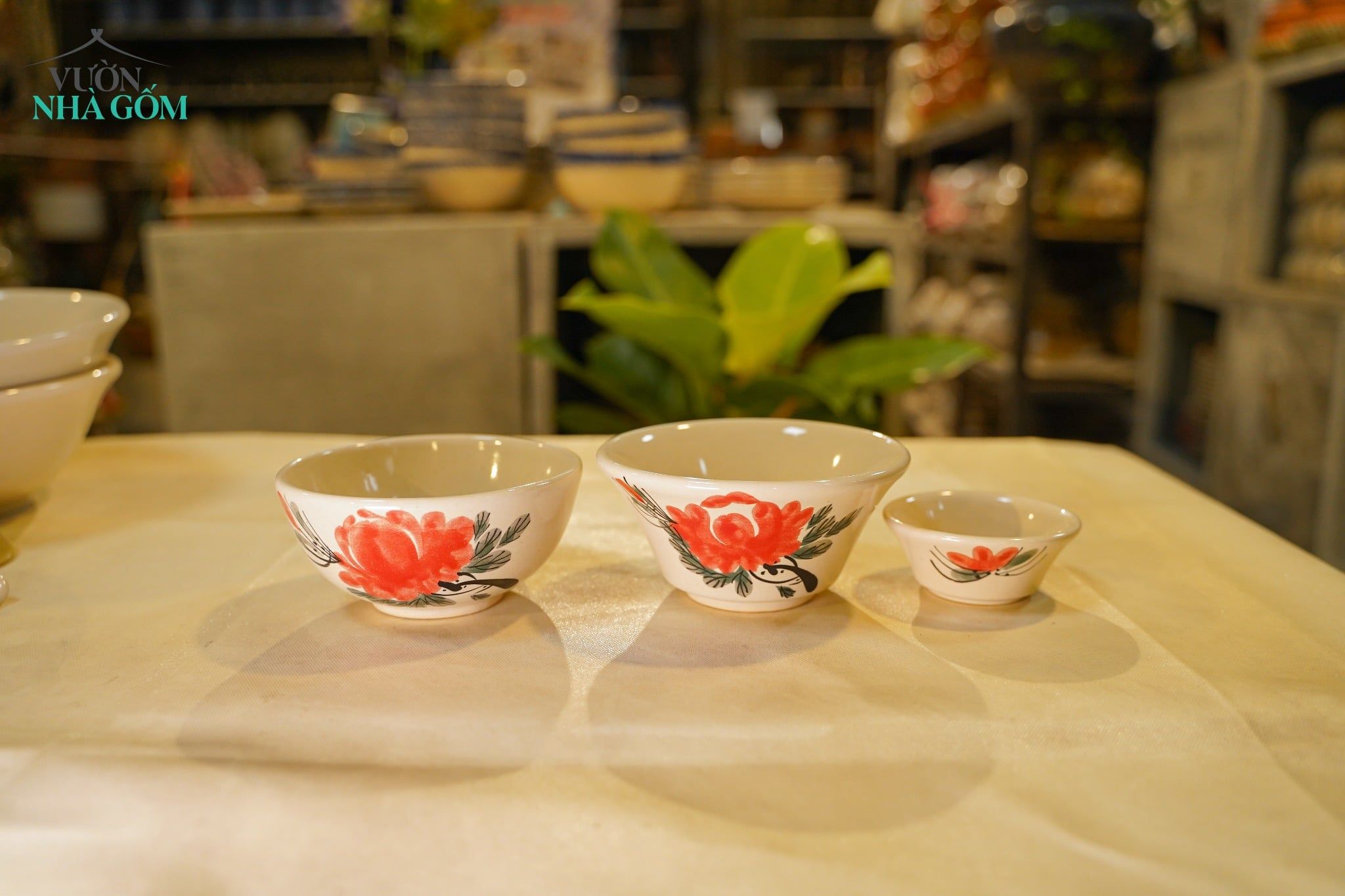  Chén Cơm Vẽ Tay Bông Đỏ – Vườn Nhà Gốm – Dùng Ăn Cơm, soup – Size 12cm 