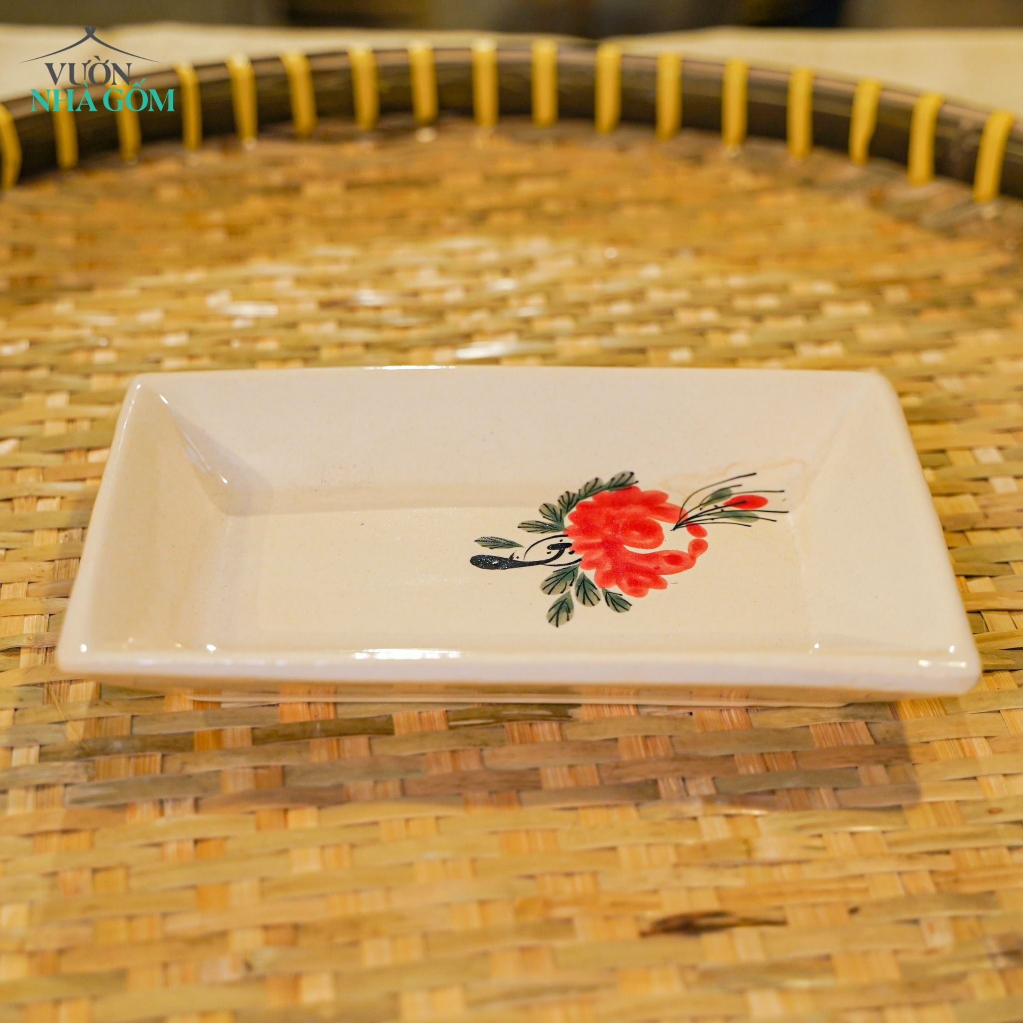  Dĩa Chữ Nhật Vẽ Tay Bông Đỏ – Vườn Nhà Gốm – Dùng Đựng Món Ăn – Size 21cm\29cm. 