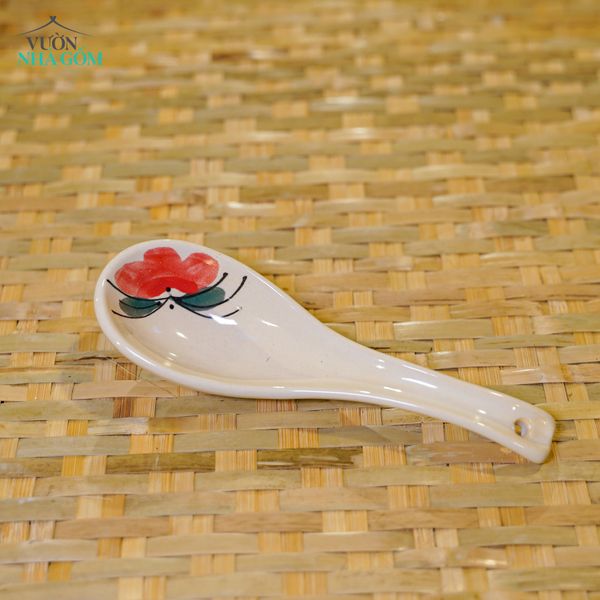  Muỗng\ Vá vẽ tay Họa Tiết Bông Đỏ – Vườn Nhà Gốm – Gốm Vẽ Tay Thủ Công. 