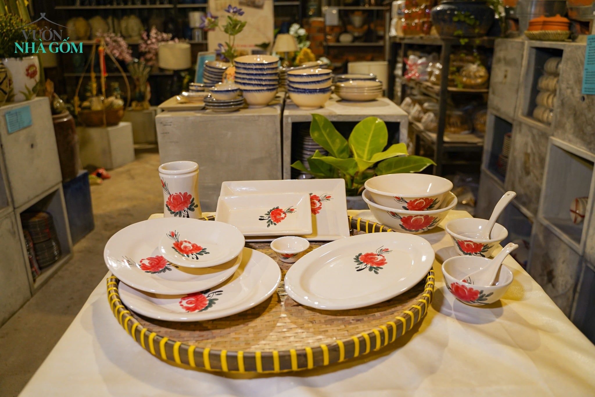  Chén Cơm Vẽ Tay Bông Đỏ – Vườn Nhà Gốm – Dùng Ăn Cơm, soup – Size 12cm 