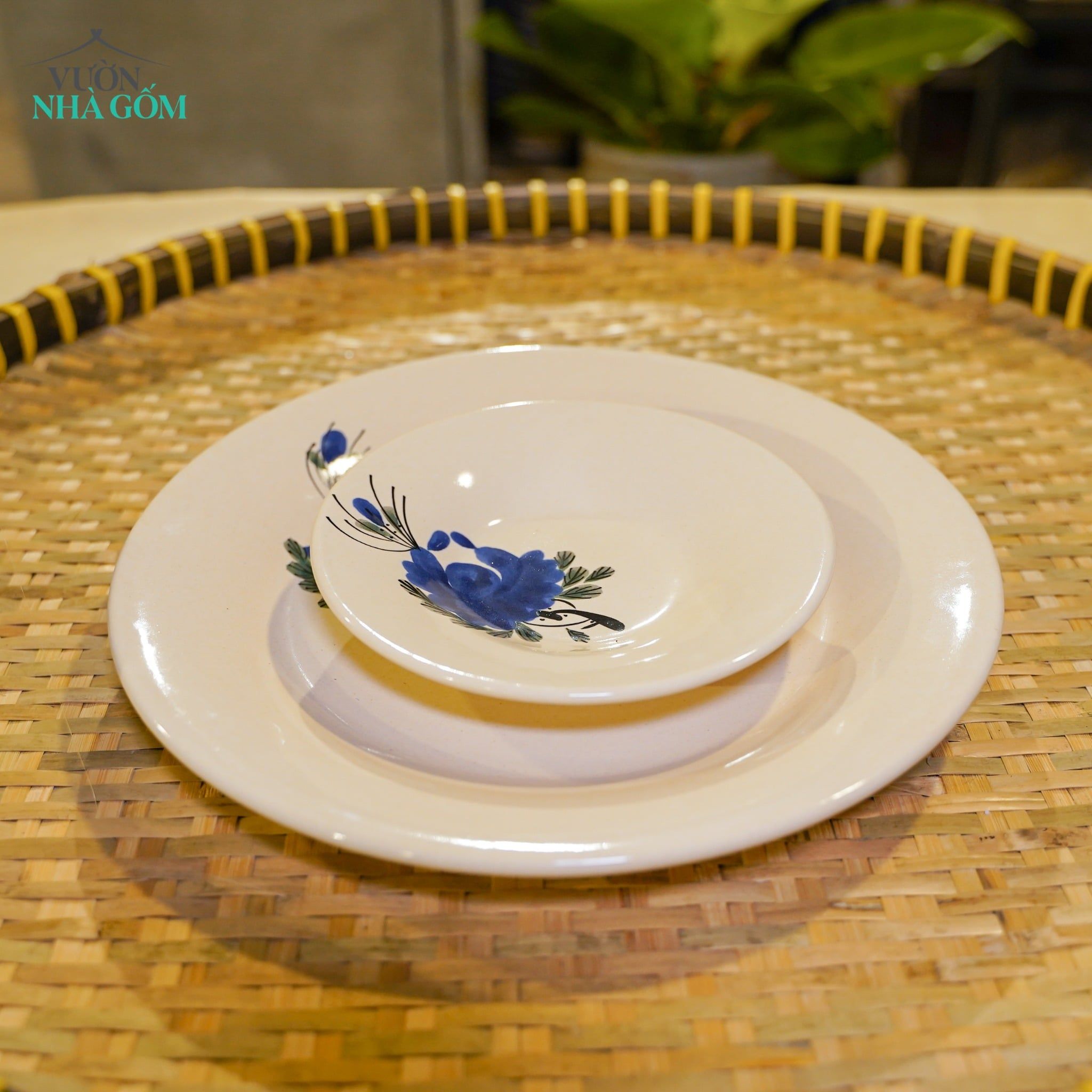  Dĩa Nhỏ Vẽ Tay Bông Xanh – Vườn Nhà Gốm – Dùng Đựng Đồ Ăn – Size R16xC3. 