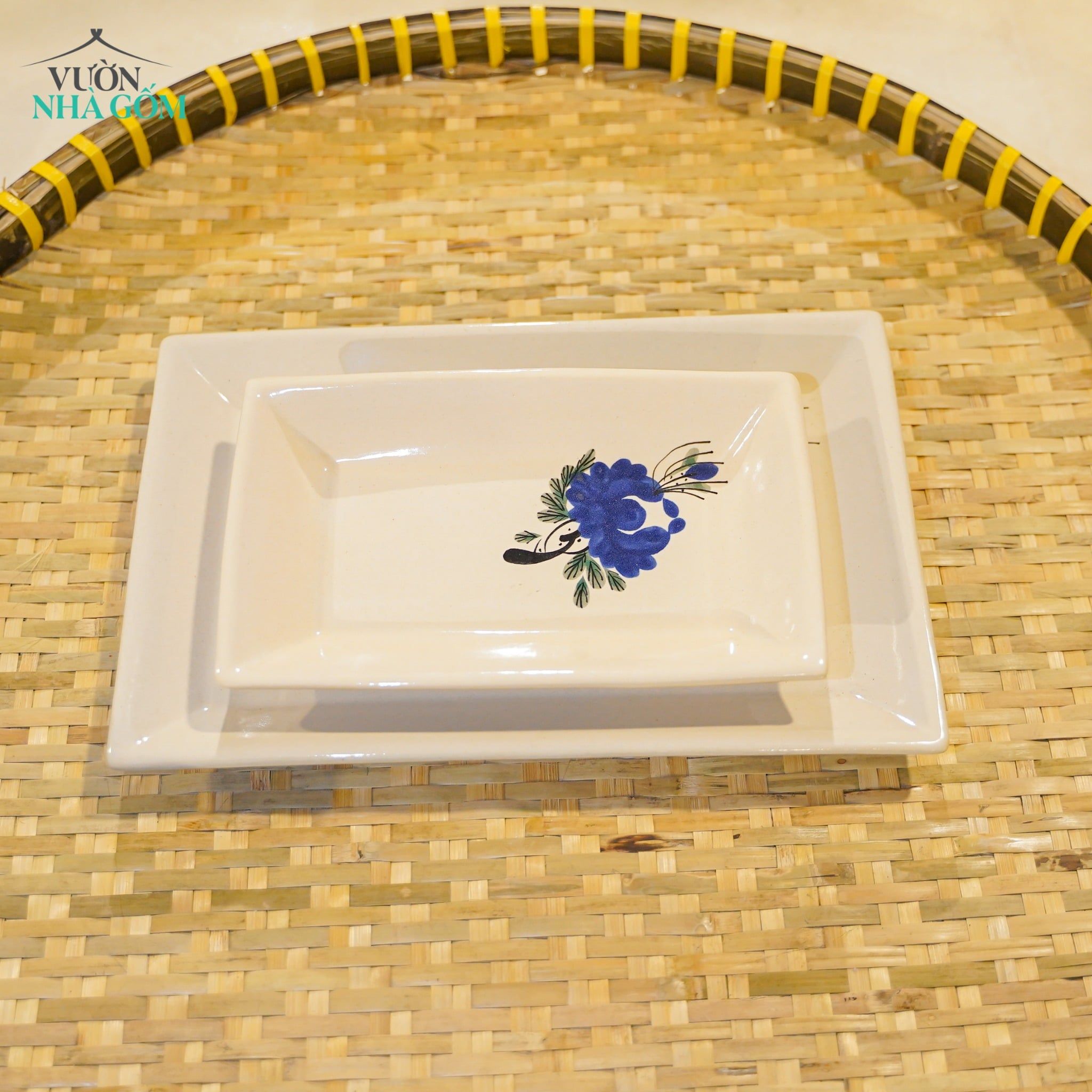  Dĩa Chữ Nhật Vẽ Tay Bông Xanh – Vườn Nhà Gốm – Dùng Đựng Món Ăn – Size 21cm\29cm. 