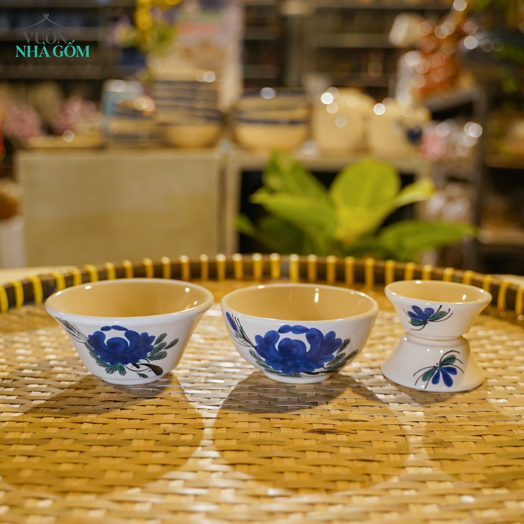  Chén Cơm Vẽ Tay Bông Xanh – Vườn Nhà Gốm – Dùng Ăn Cơm, soup – Size 12cm 