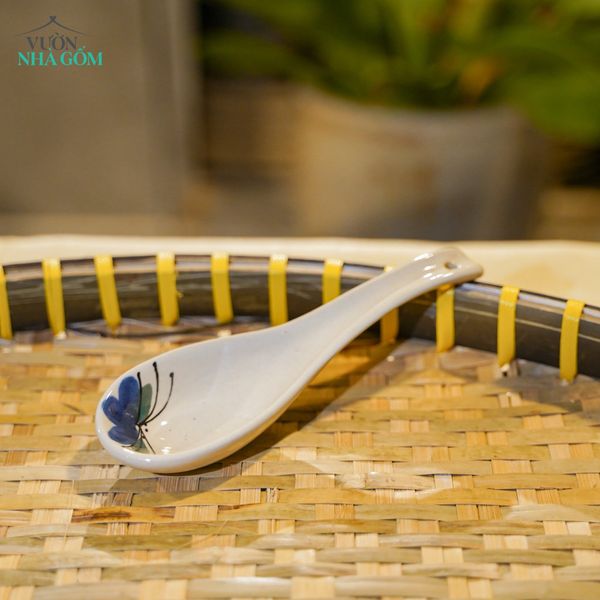  Muỗng\ Vá vẽ tay Họa Tiết Bông Xanh – Vườn Nhà Gốm – Gốm Vẽ Tay Thủ Công. 
