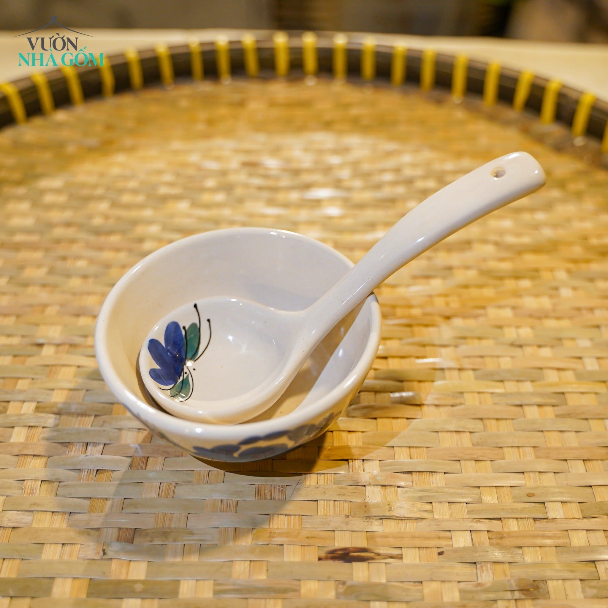  Muỗng\ Vá vẽ tay Họa Tiết Bông Xanh – Vườn Nhà Gốm – Gốm Vẽ Tay Thủ Công. 