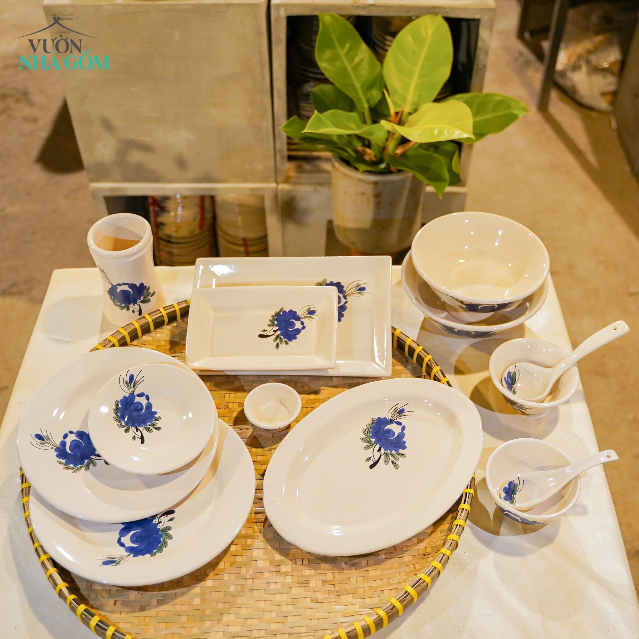  Dĩa Chữ Nhật Vẽ Tay Bông Xanh – Vườn Nhà Gốm – Dùng Đựng Món Ăn – Size 21cm\29cm. 