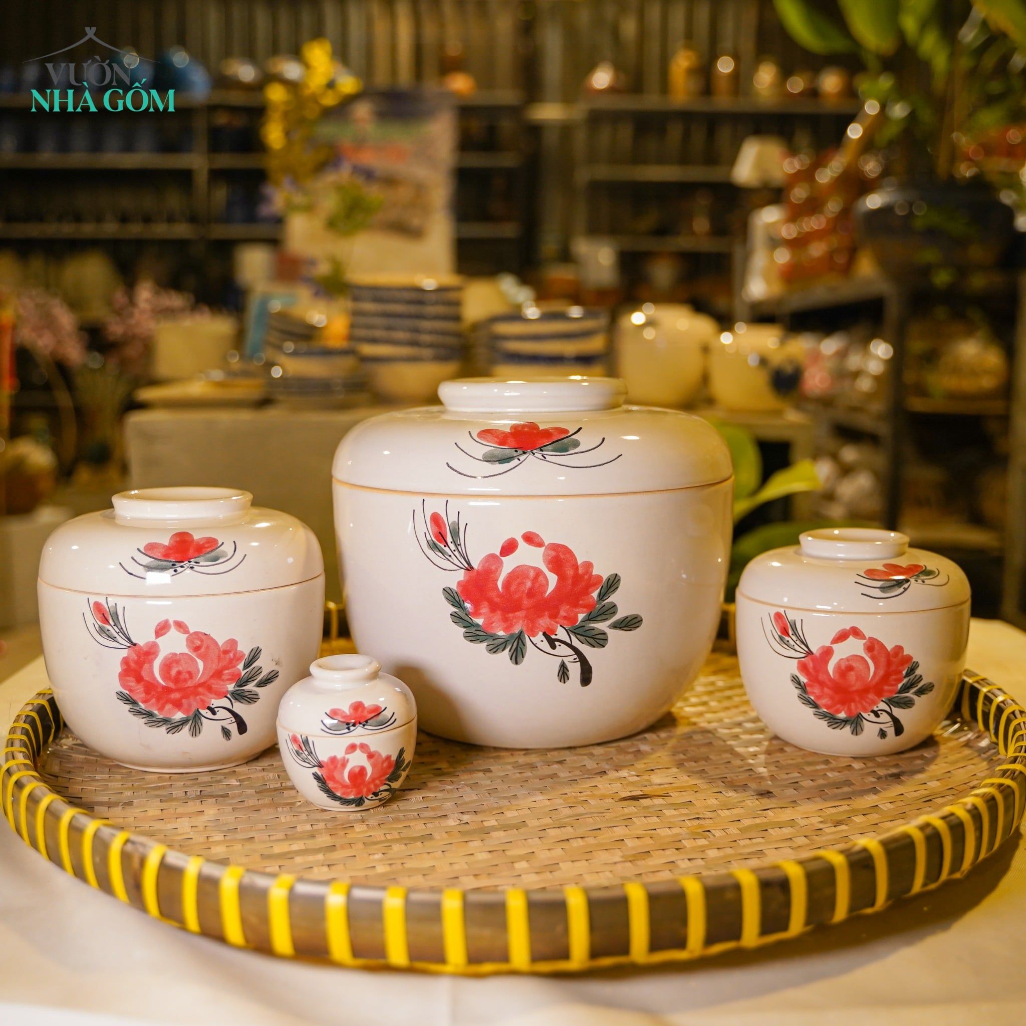  Thố Gốm 7cm Vẽ Tay Bông Đỏ – Vườn Nhà Gốm – Thố Gia Vị 