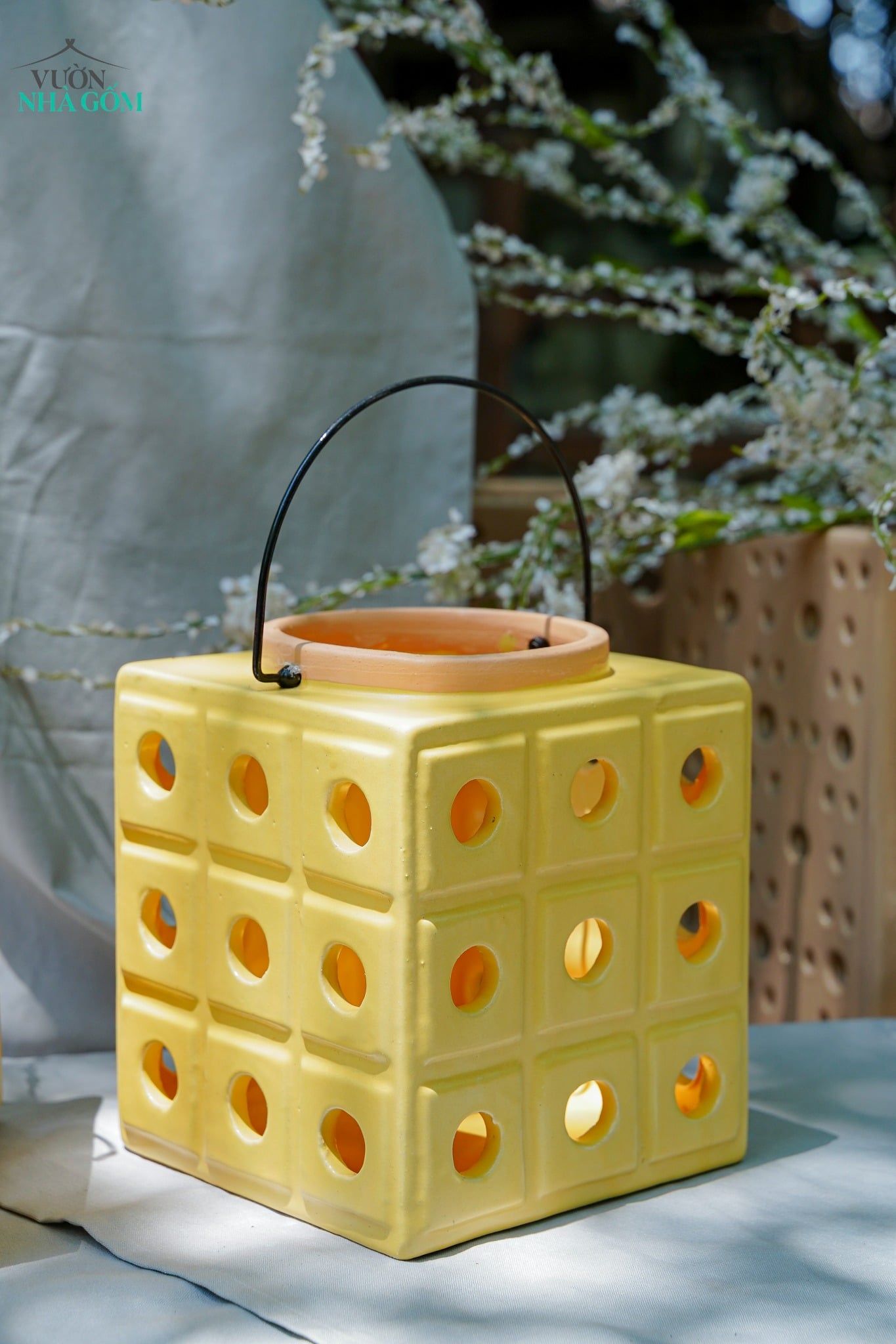  Đèn Gốm Lọng Tổ Ong, Trang Trí Nhà Cửa, Decor Sân Vườn,  Cao 20cm x Rộng 17cm 