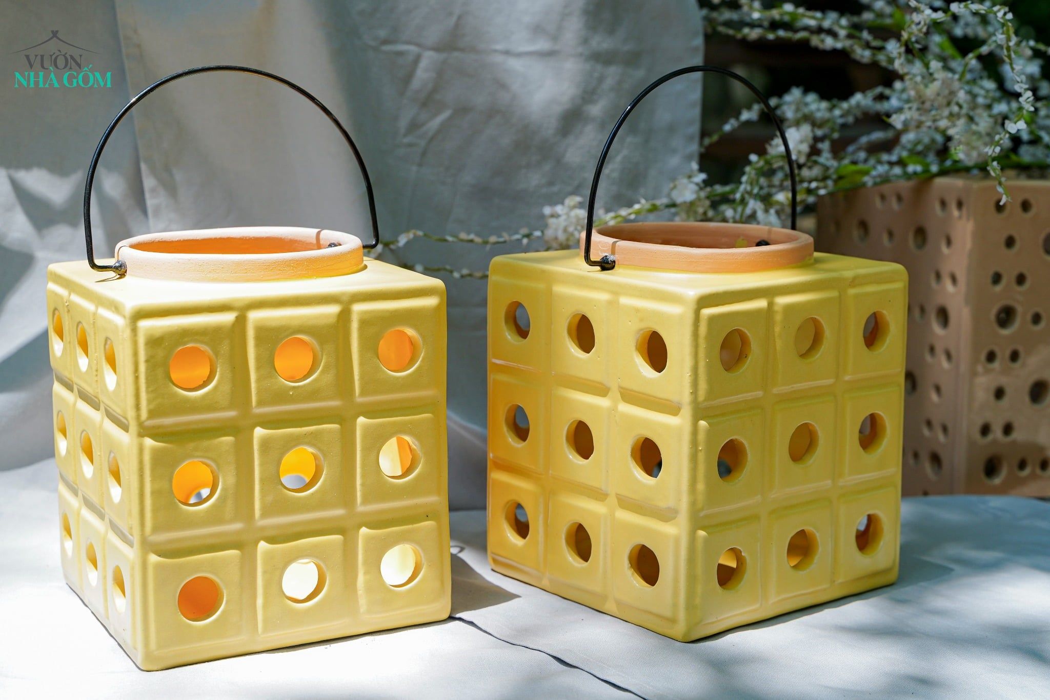  Đèn Gốm Lọng Tổ Ong, Trang Trí Nhà Cửa, Decor Sân Vườn,  Cao 20cm x Rộng 17cm 