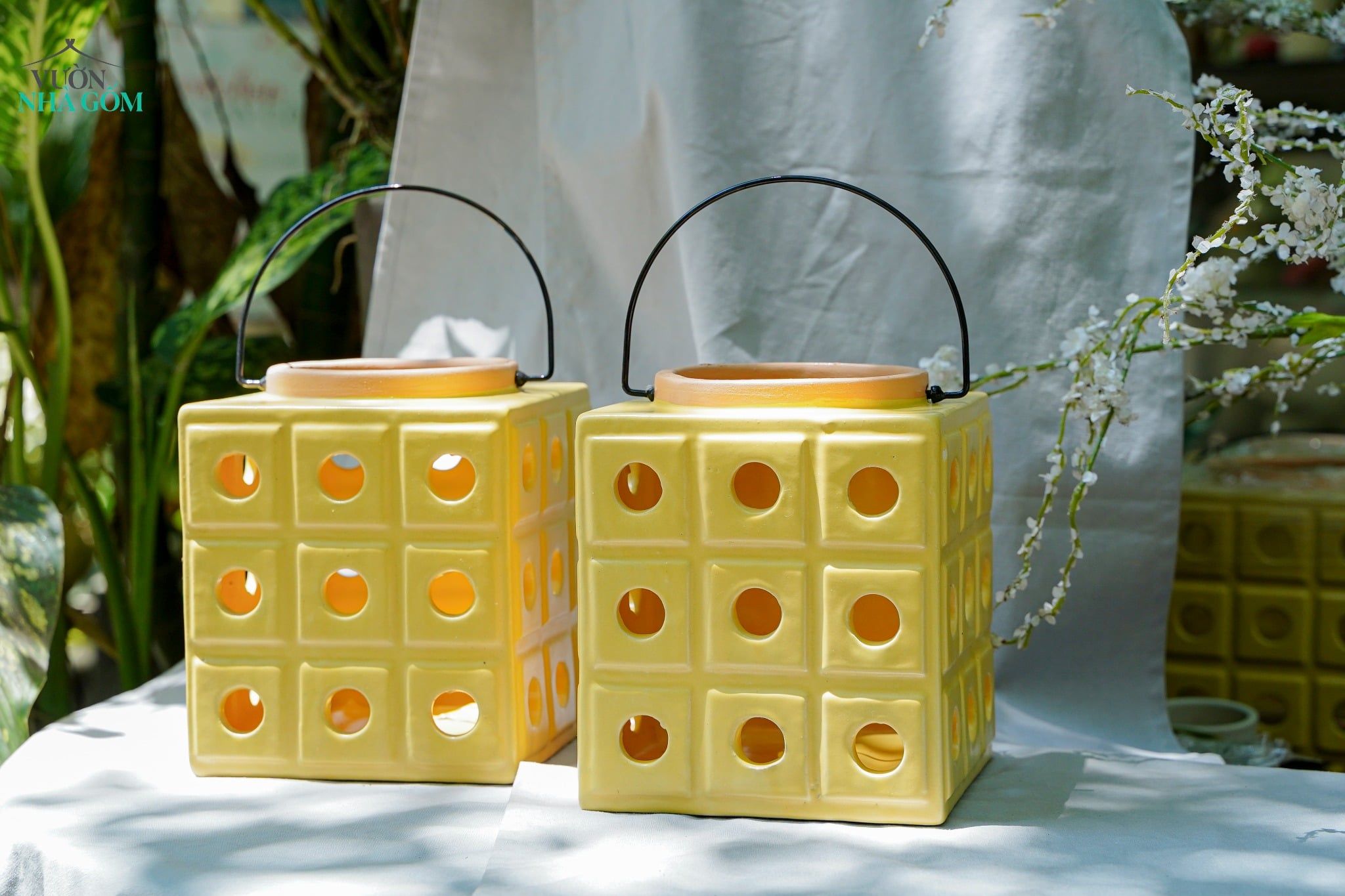  Đèn Gốm Lọng Tổ Ong, Trang Trí Nhà Cửa, Decor Sân Vườn,  Cao 20cm x Rộng 17cm 