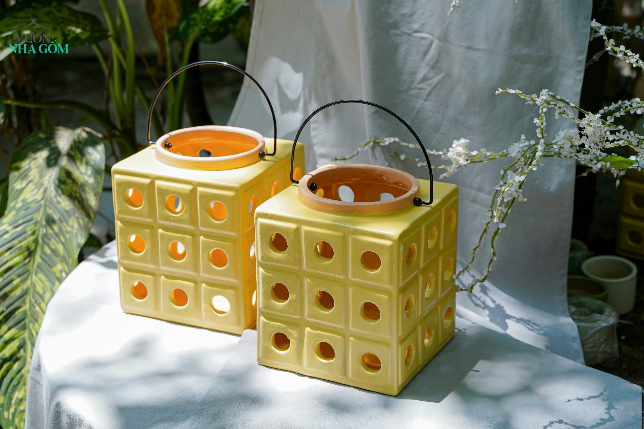  Đèn Gốm Lọng Tổ Ong, Trang Trí Nhà Cửa, Decor Sân Vườn,  Cao 20cm x Rộng 17cm 