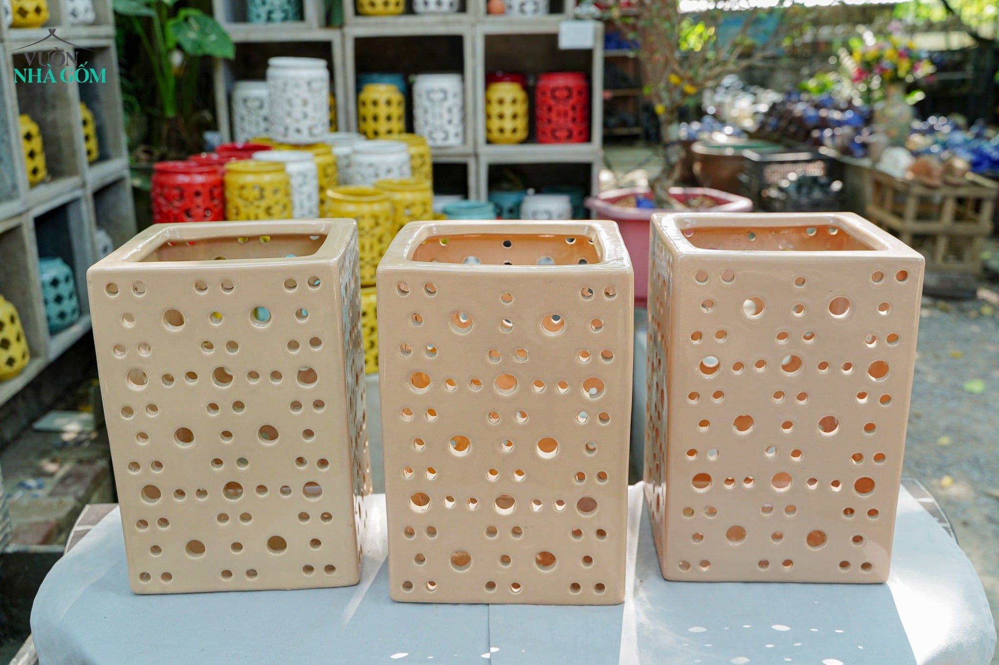  Đèn Gốm Lọng Chữ Nhật Chấm Bi, Trang Trí Nhà Cửa, Decor Sân Vườn, Cao 30cm x Rộng 20cm 