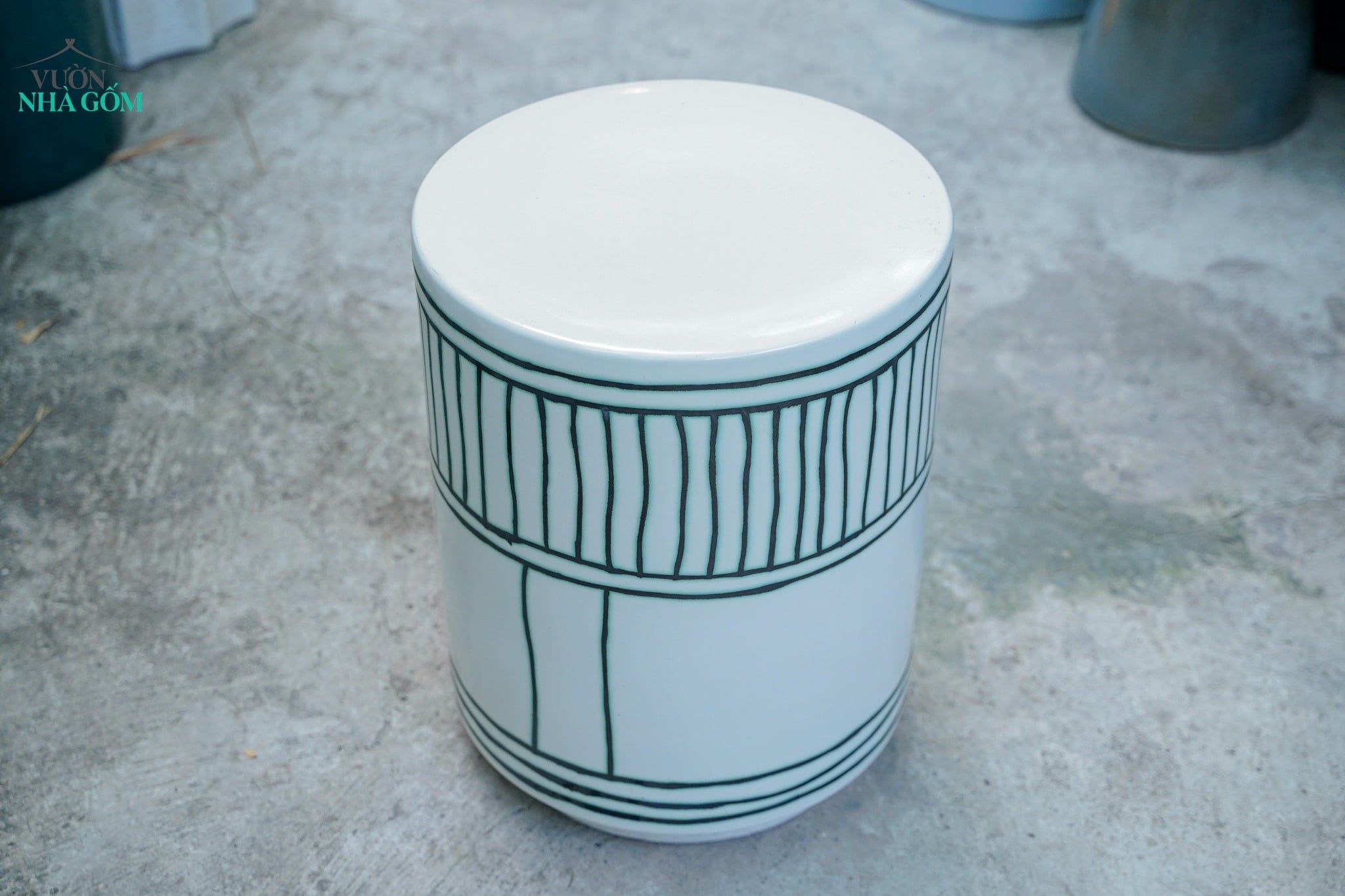  Đôn gốm hiện đại, Đôn Trắng Nét Xanh, gốm Nam bộ, C47 x R36cm- SP036180 