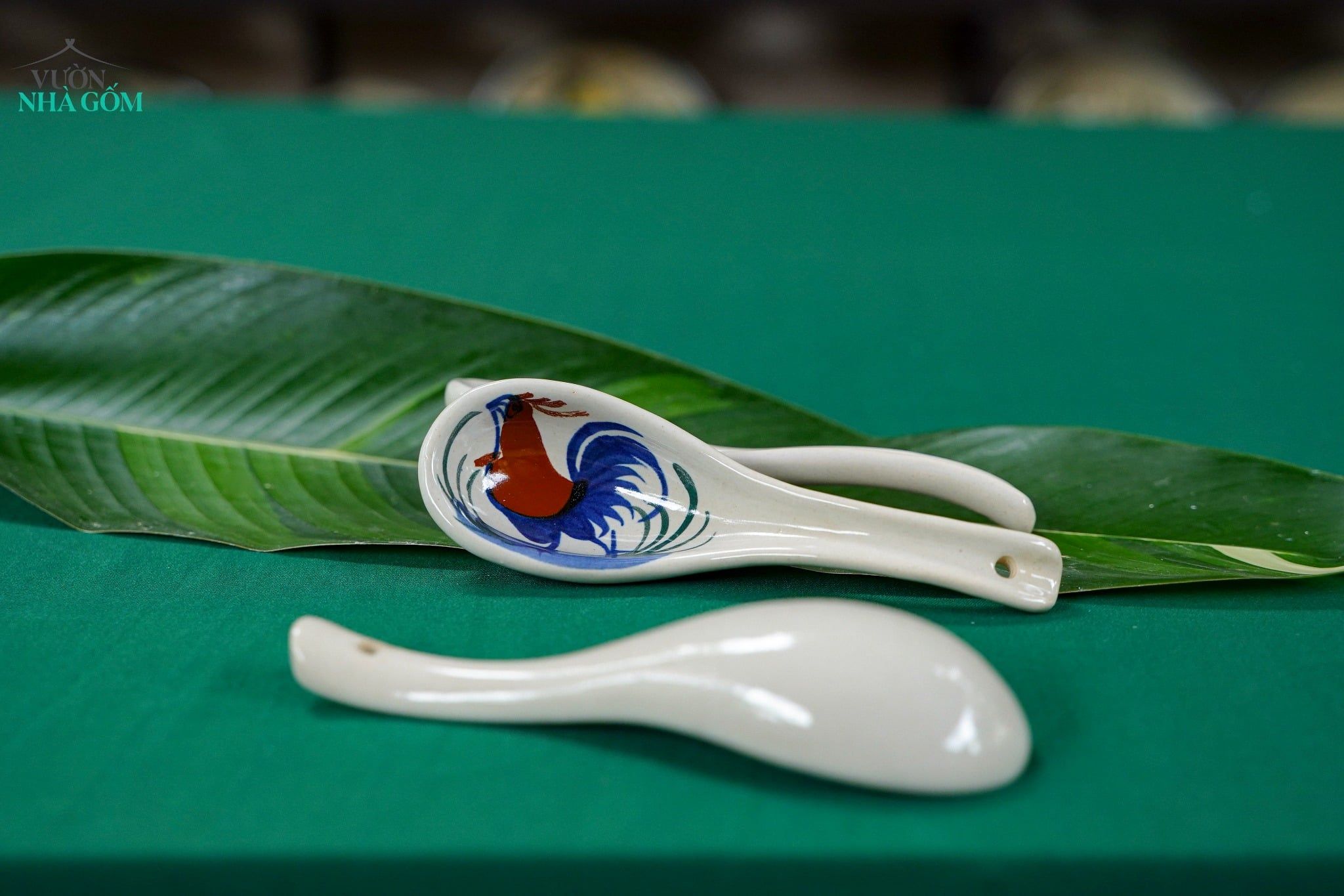  Muỗng vẽ tay Họa Tiết Gà Dầu – Vườn Nhà Gốm – Gốm Vẽ Tay Thủ Công. 