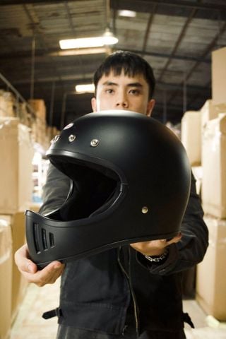 Raw amber đen nhám