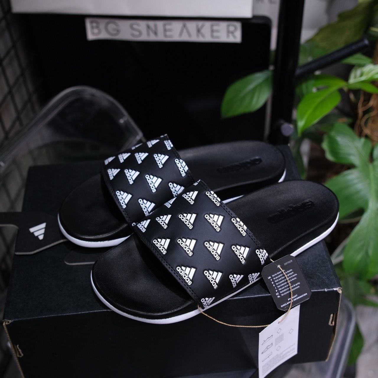  Dép Adidas Adilette Comfort Black White  GV9735 