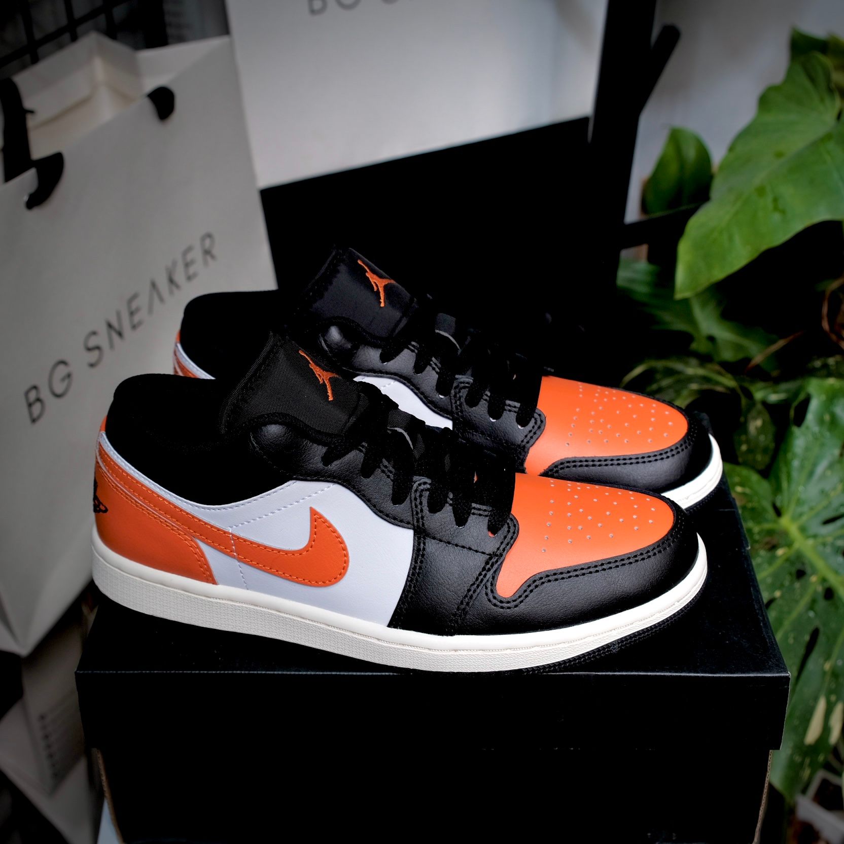 Giày Nike Air Jordan Low Shattered Backboard 553558-081