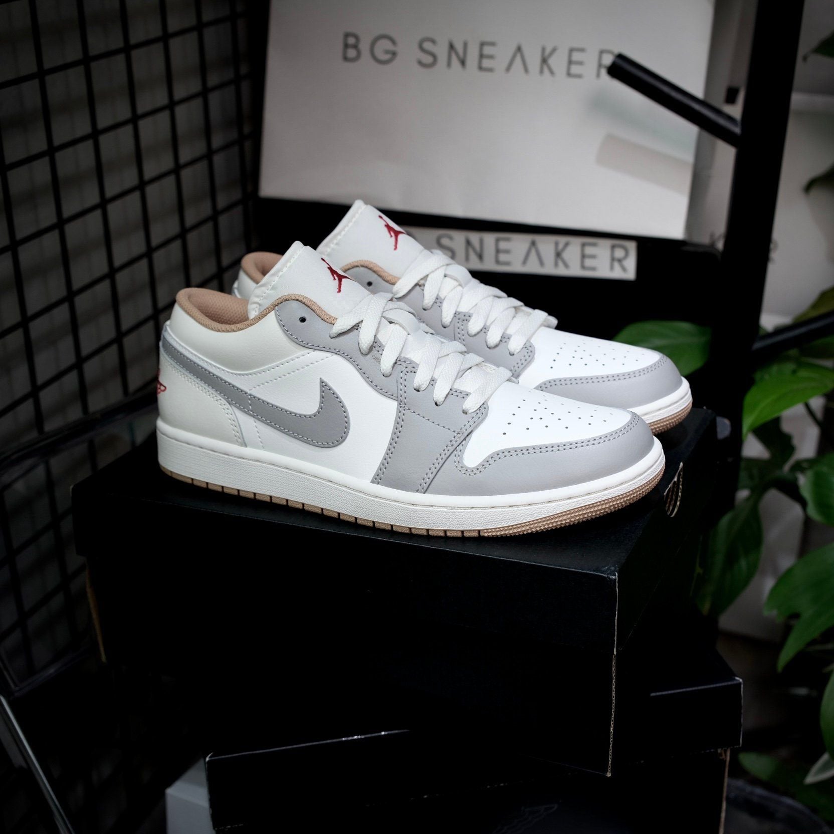  Giày Nike Air Jordan 1 Low ‘Red College Grey’ 553558-169 