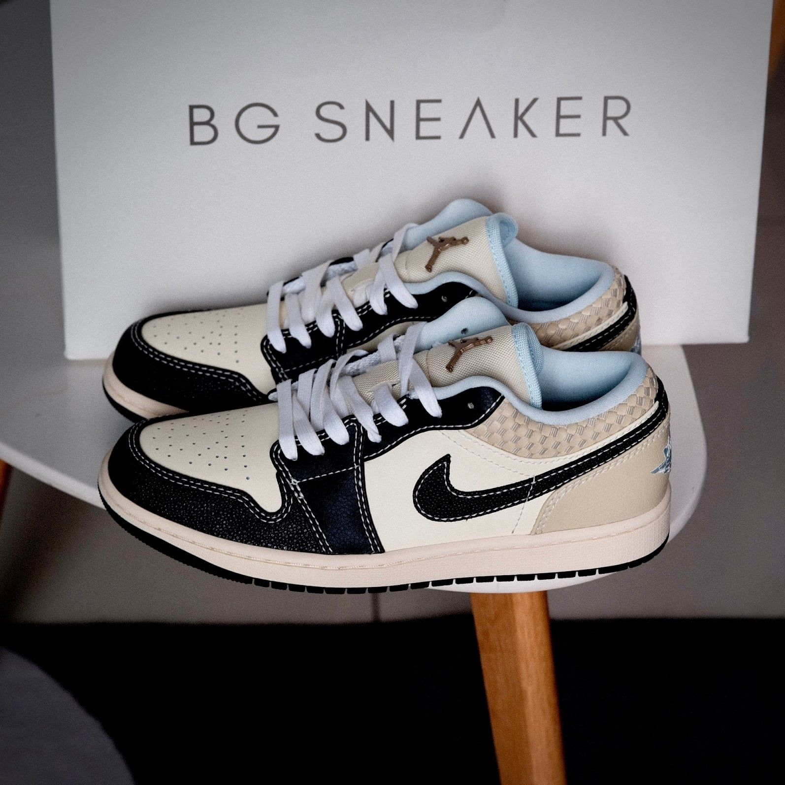  Giày Nike Air Jordan 1 Low SE Coconut Milk Black HQ3437-101 