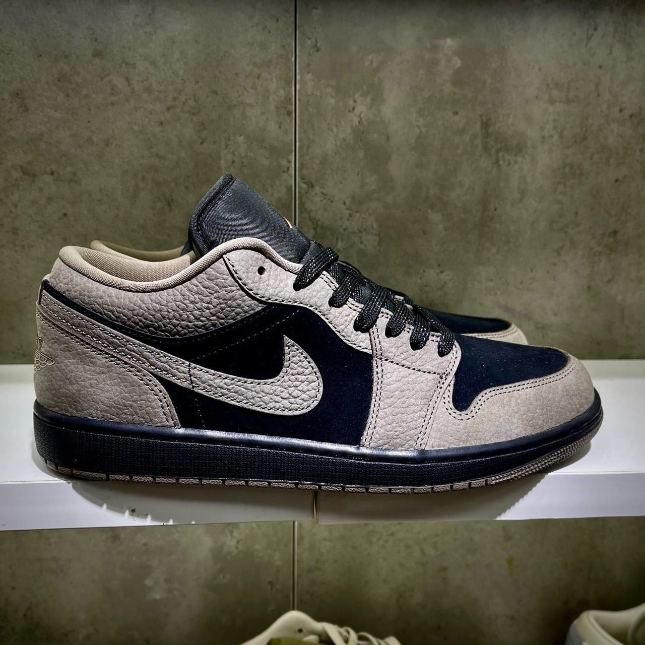  Giày Nike Air Jordan 1 Low SE Olive Grey IB7109-005 