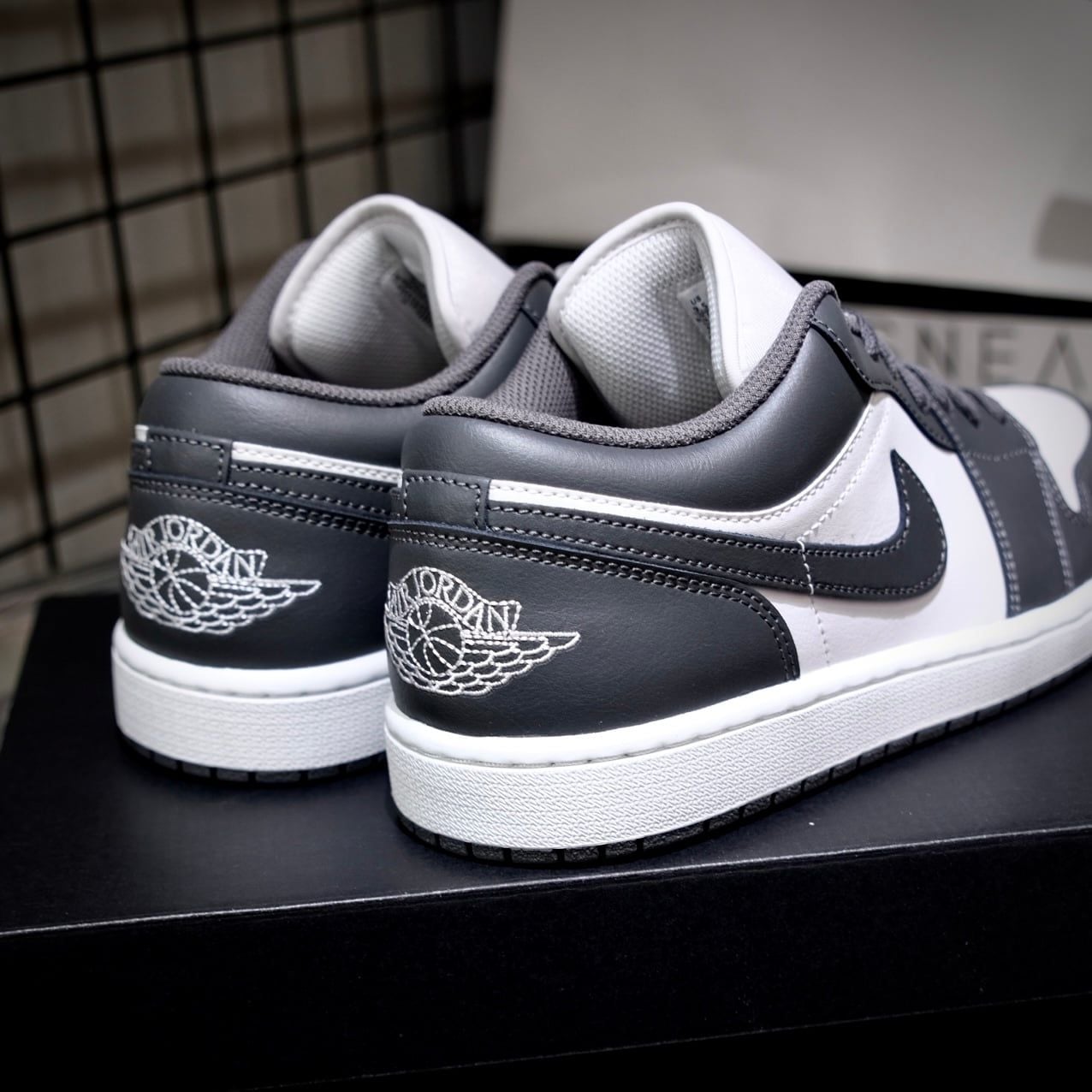  Giày Nike Air Jordan 1 Low Grey White 553558-044 