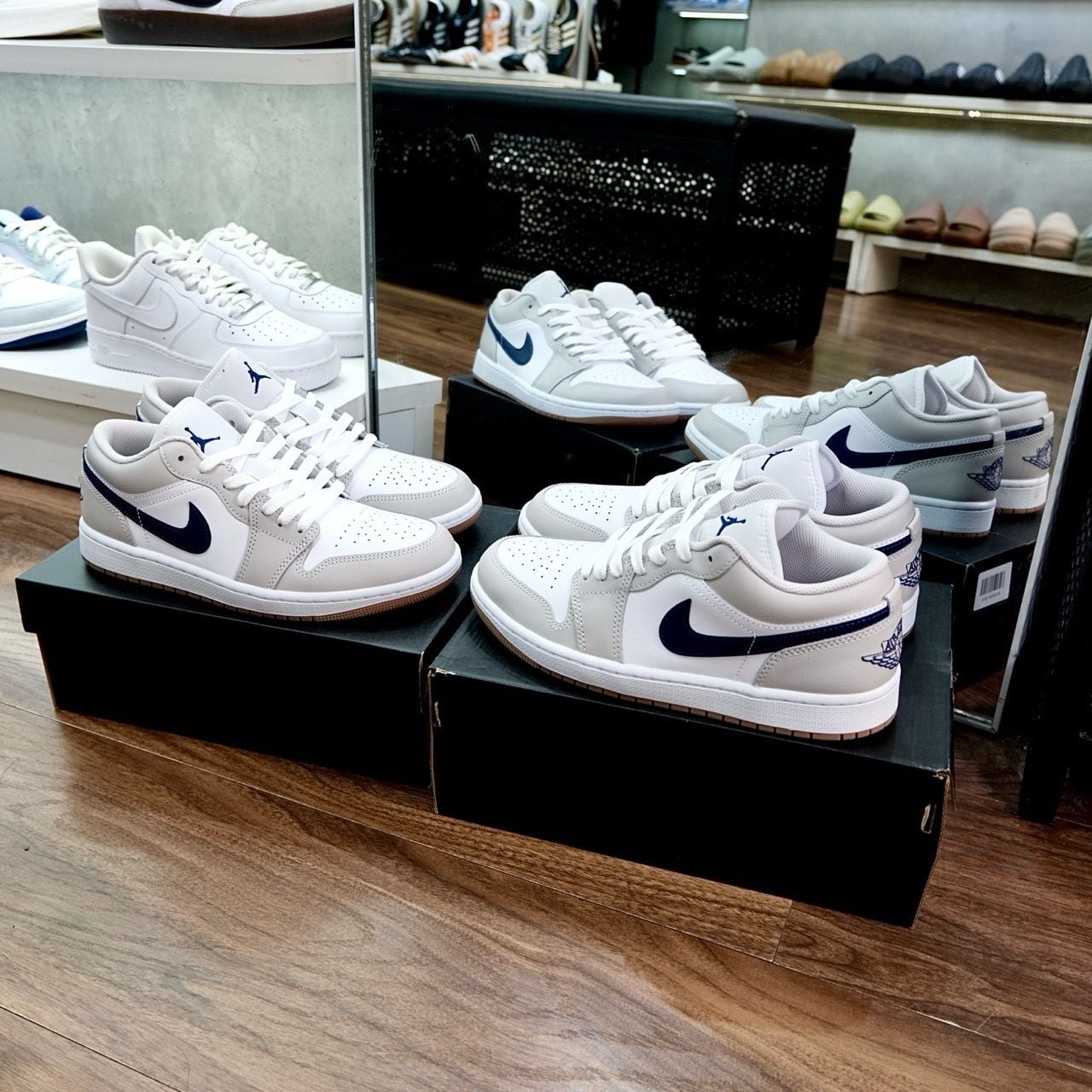  GIÀY Nike Air Jordan 1 Low Midnight Navy Neutral Grey 553558 146 -  553560 146 
