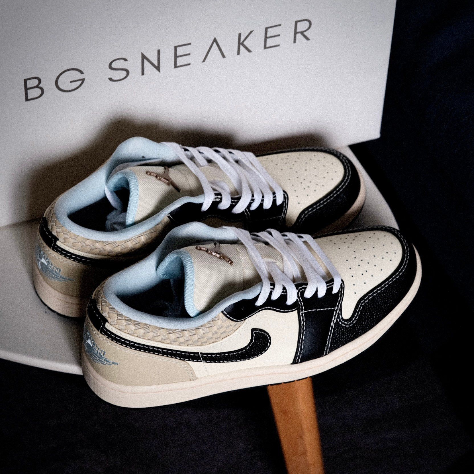  Giày Nike Air Jordan 1 Low SE Coconut Milk Black HQ3437-101 