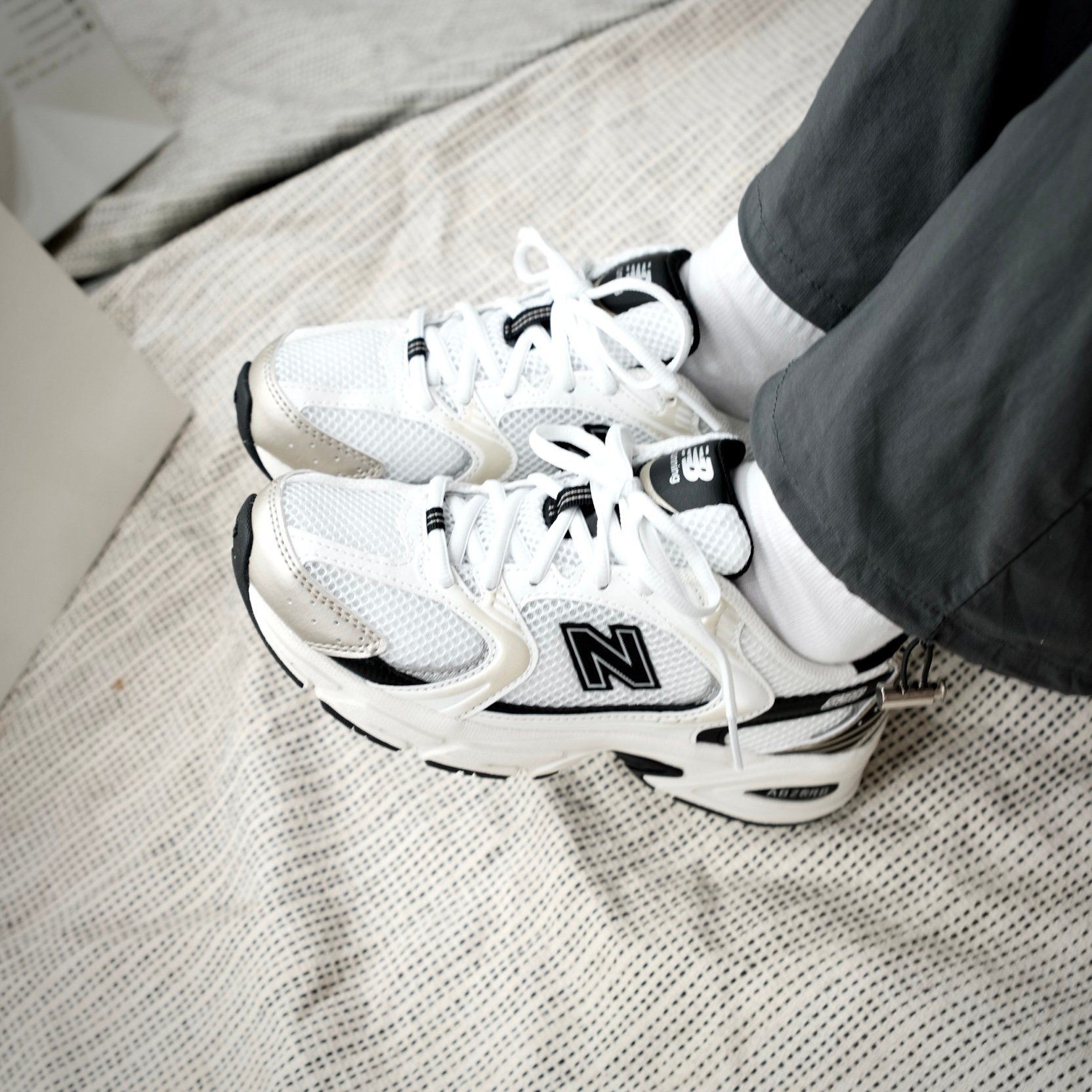  Giày New Balance 530 White & Light Gold Metallic MR530TC 