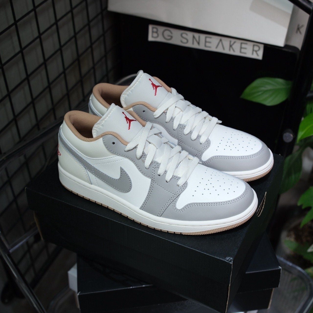  Giày Nike Air Jordan 1 Low ‘Red College Grey’ 553558-169 