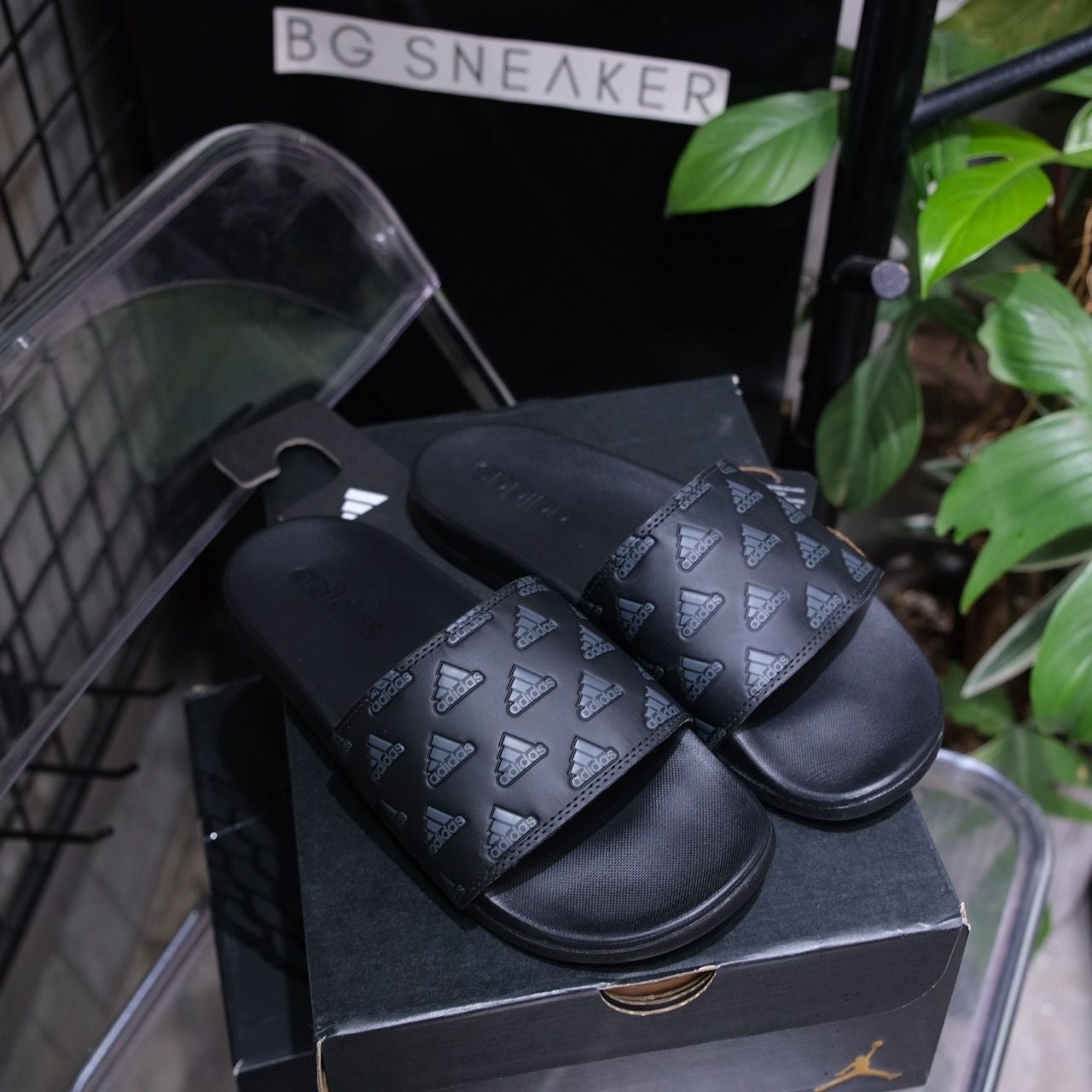  Dép Adidas Adilette Comfort Black   GV9736 