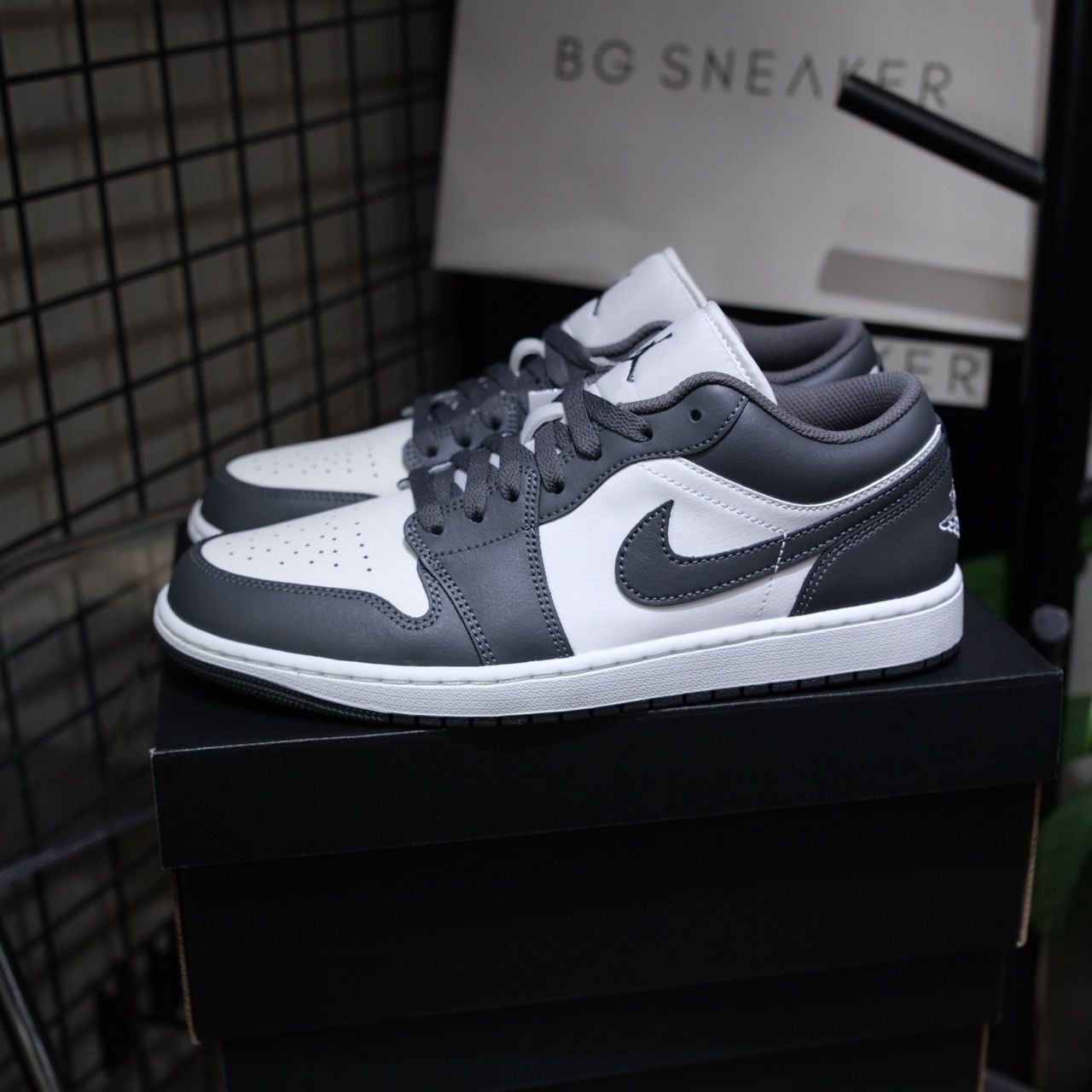  Giày Nike Air Jordan 1 Low Grey White 553558-044 