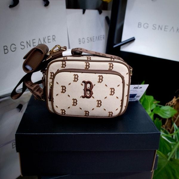  Túi MLB Monogram JQD Boston Red Sox Brown [7ACRMDH5N 43BRS] 