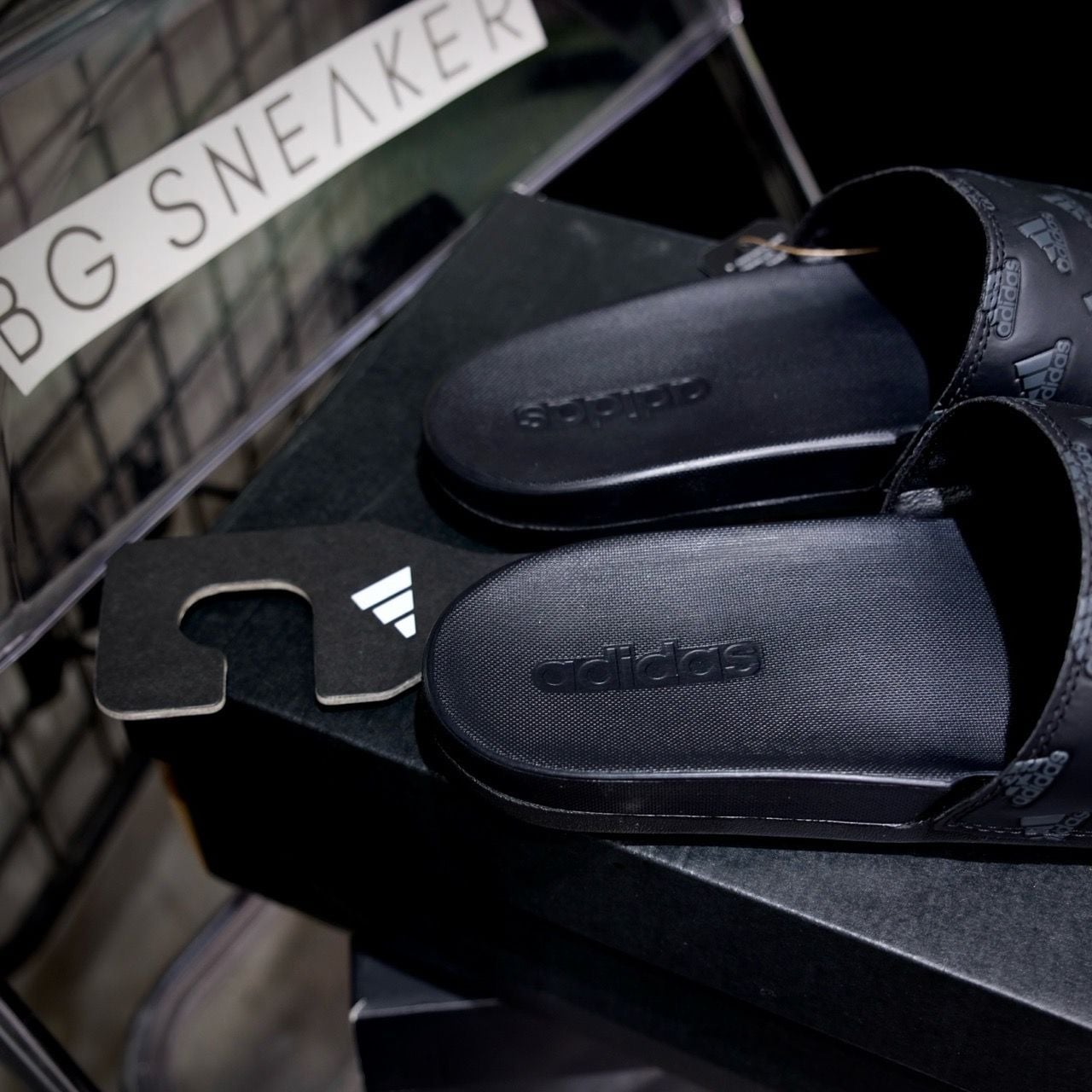  Dép Adidas Adilette Comfort Black   GV9736 