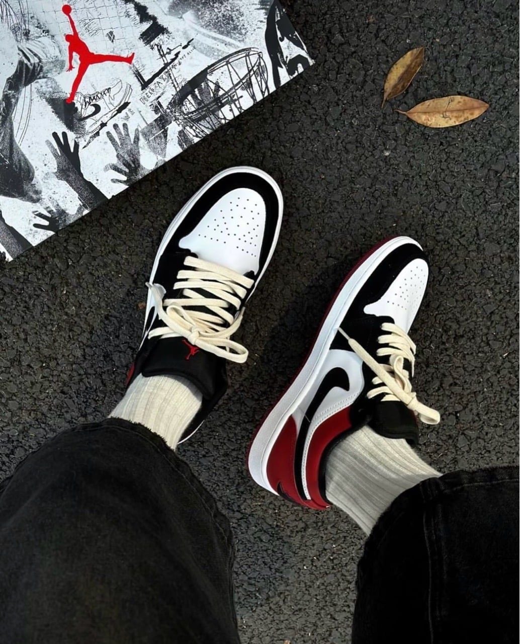  Giày Nike Air Jordan 1 Low Black Toe 2025  IB8971-106 