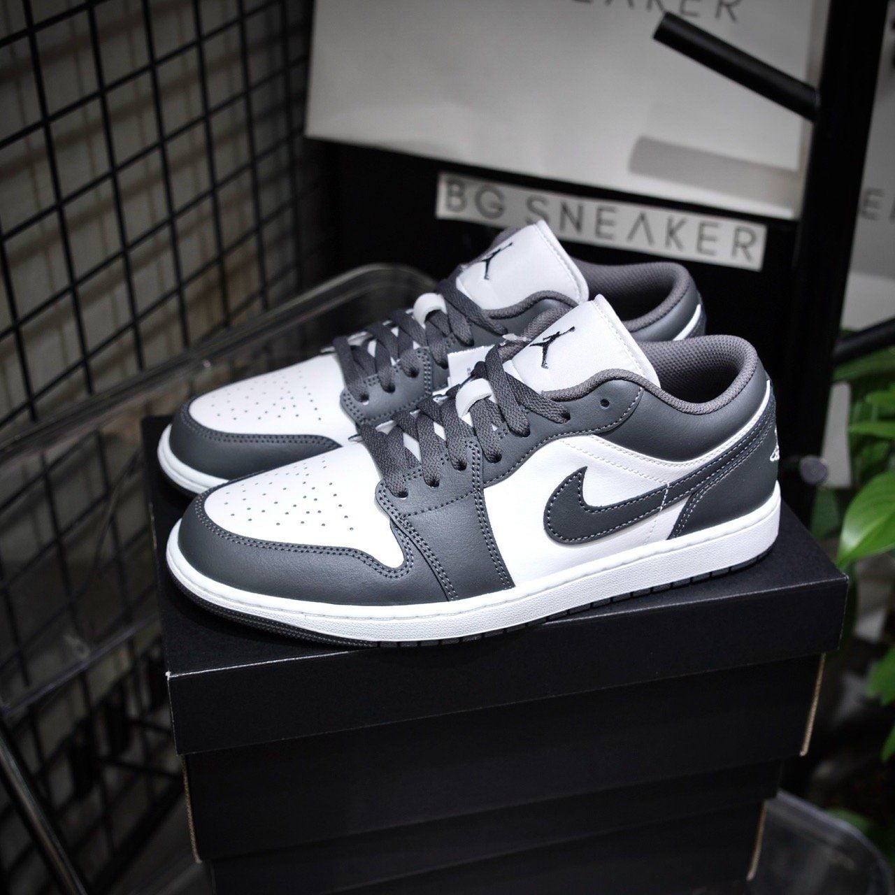  Giày Nike Air Jordan 1 Low Grey White 553558-044 