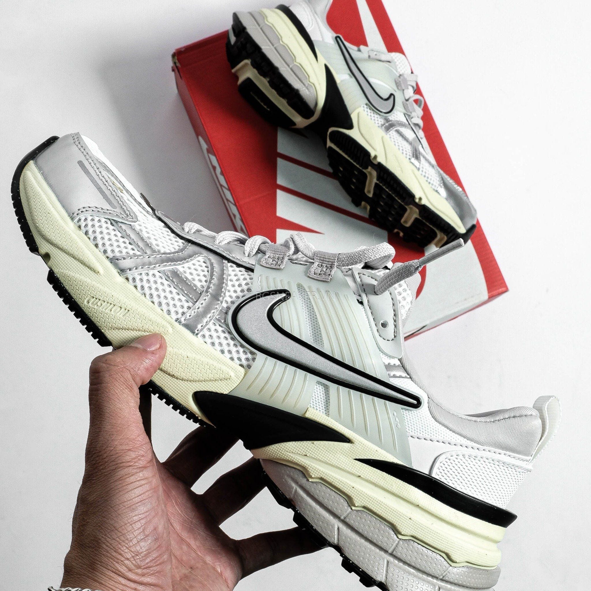  Giày Nike V2K Run Summit White Metallic Silver FD0736-100 