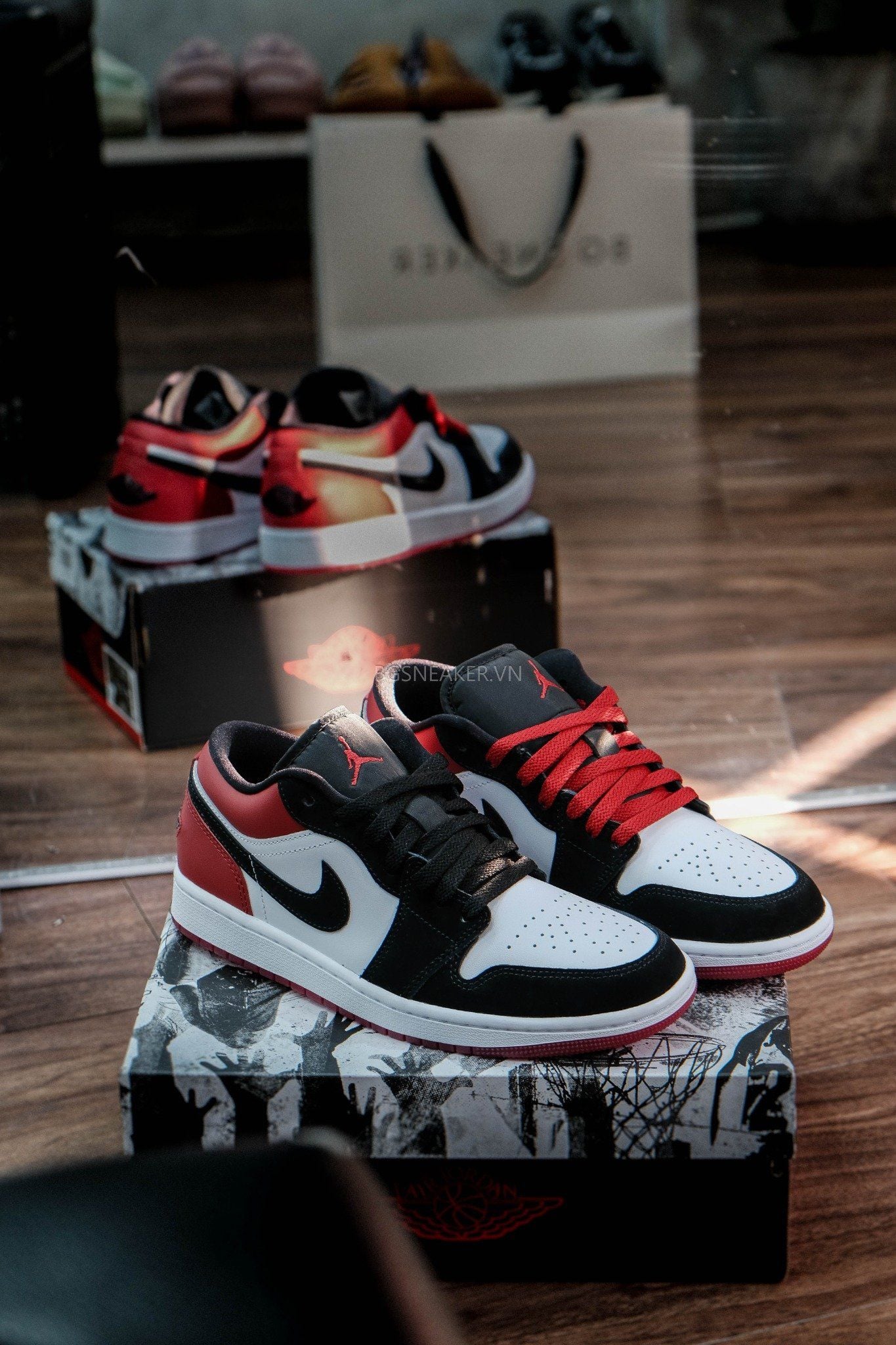  Giày Nike Air Jordan 1 Low Black Toe 2025  IB8971-106 