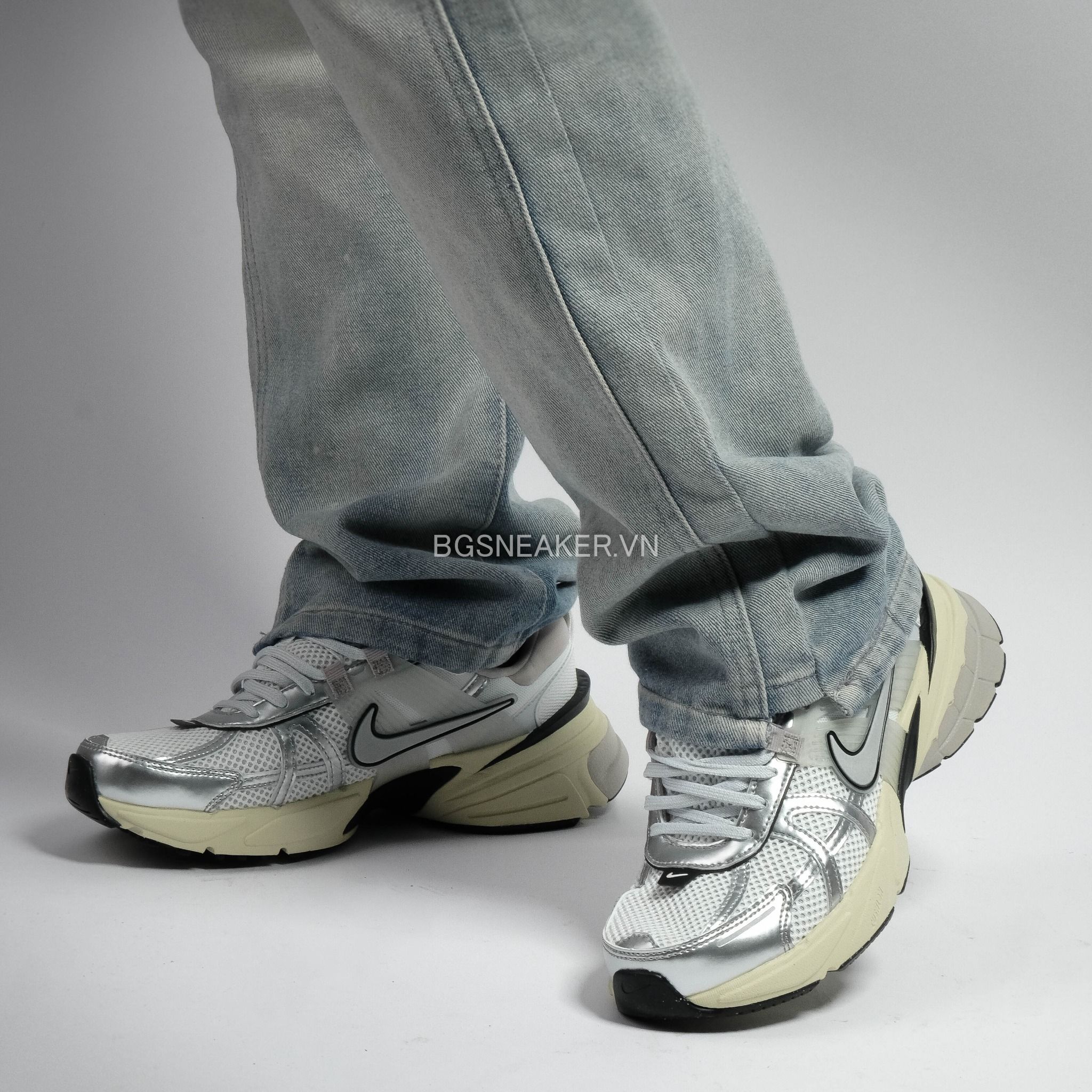  Giày Nike V2K Run Summit White Metallic Silver FD0736-100 