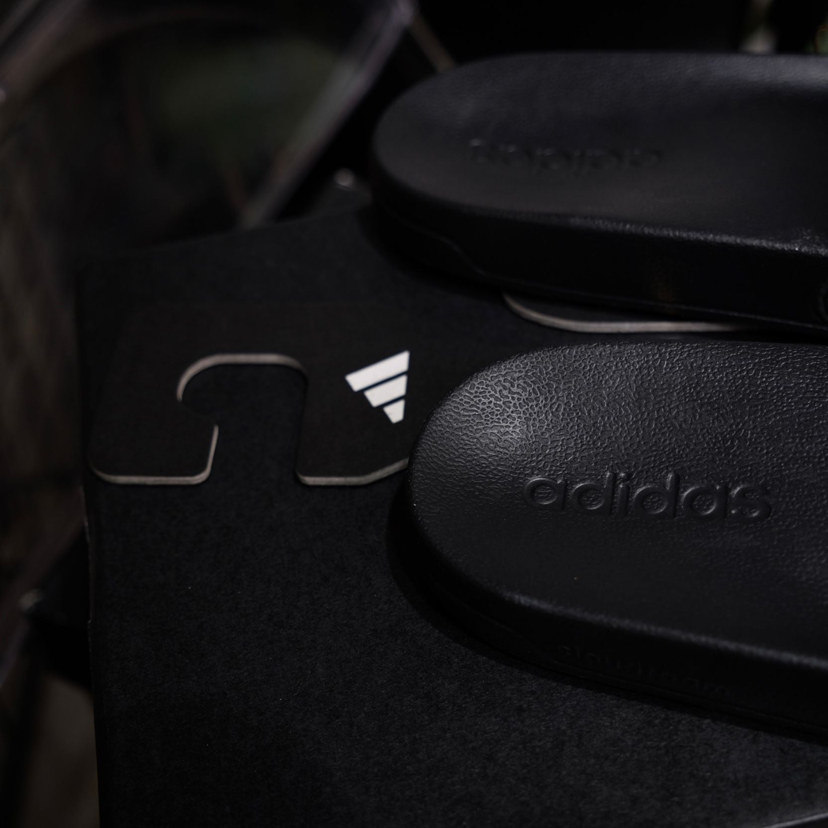  DÉP ADIDAS ADILETTE SHOWER BLACK GZ3772 