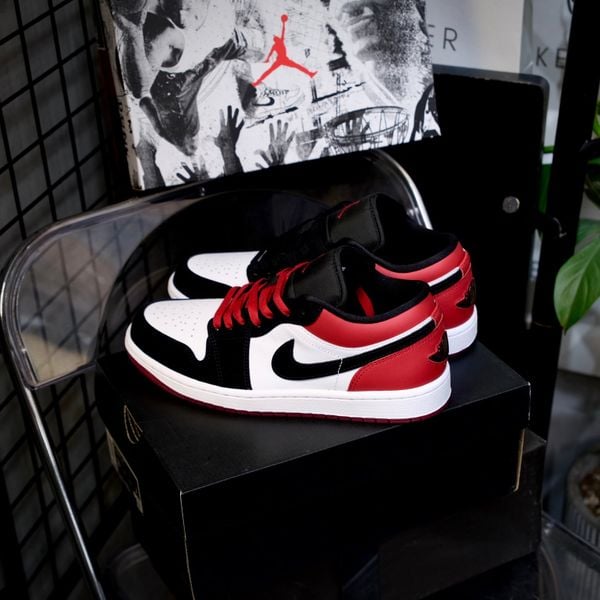  Giày Nike Air Jordan 1 Low Black Toe 2025  IB8971-106 