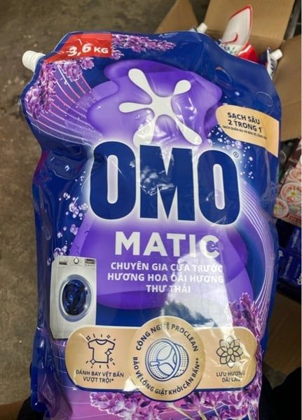 Nước giặt OMO MATIC cửa trước Oải Hương 3,6kg