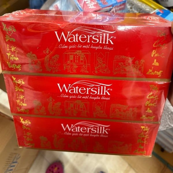 Giấy Watersilk hộp đỏ 150S 60/t