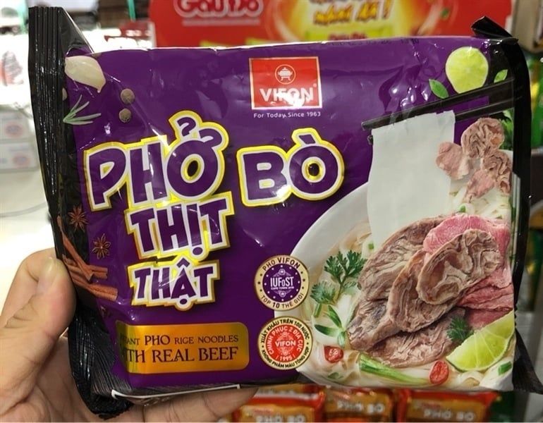 Phở bò Vifon có thịt thật gói 90g