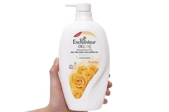 Sữa tắm Enchanteur deluxe charming 650g kẹp