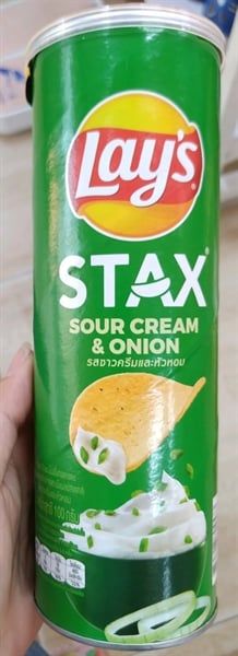 Snack Lay's stax khoai tây miếng vị kem chua và hành tây 100g